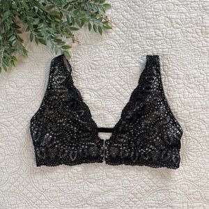 Victoria’s Secret: Black Double Lined Lace Front Clasp Bralette Size Large
